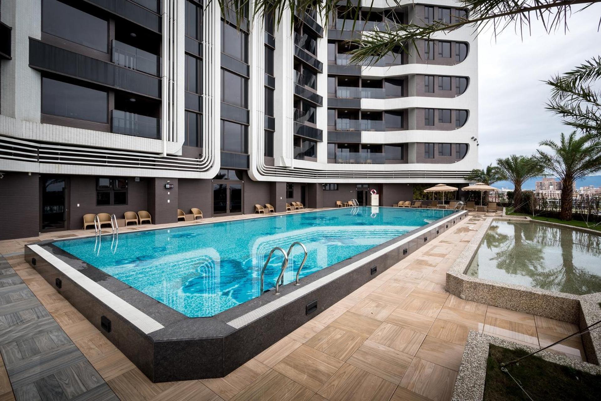 Cuncyue Hot Spring Resort Luodong Eksteriør bilde The swimming pool at the hotel