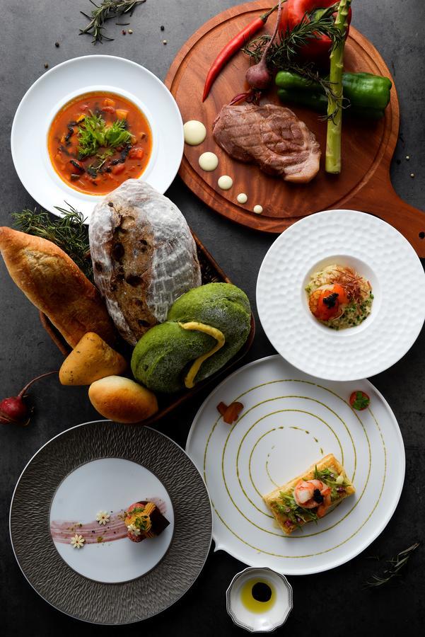 Cuncyue Hot Spring Resort Luodong Eksteriør bilde A selection of dishes at the restaurant
