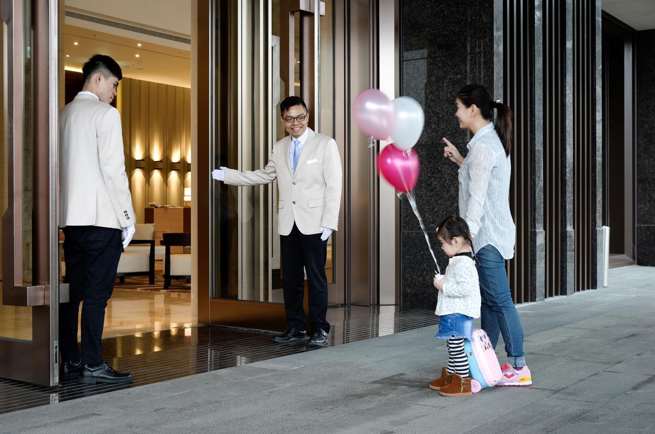 Cuncyue Hot Spring Resort Luodong Eksteriør bilde Concierge service at a hotel